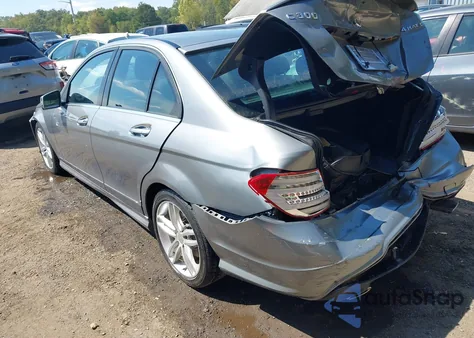 2014 Mercedes-Benz C 300 Sport 4Matic z USA, uszkodzony, nr VIN WDDGF8AB5ER315087